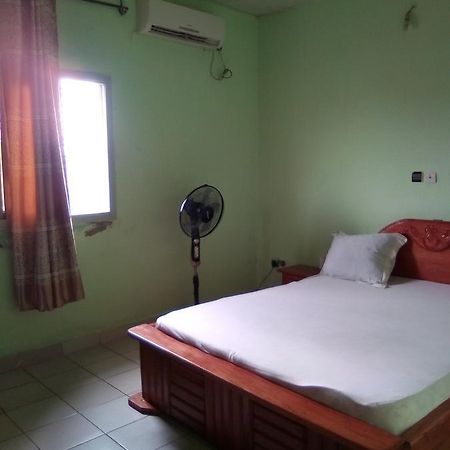 Hotel Kdv Bonabéri Buitenkant foto
