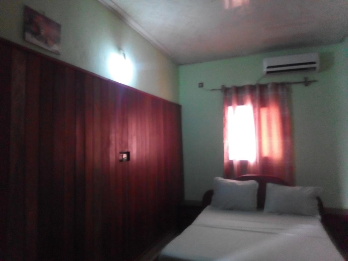 Hotel Kdv Bonabéri Buitenkant foto